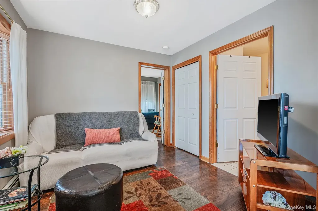 21 Audrey Avenue Plainview NY 11803