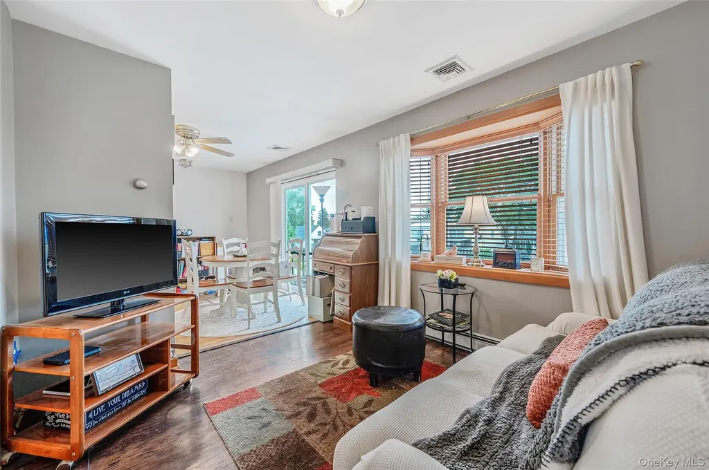 21 Audrey Avenue Plainview NY 11803