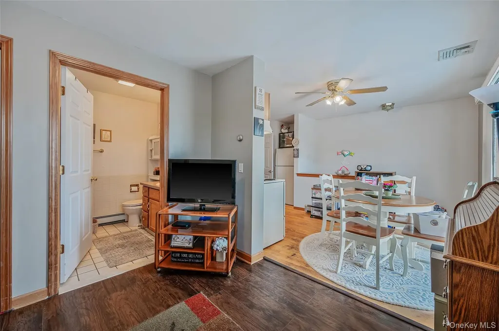 21 Audrey Avenue Plainview NY 11803