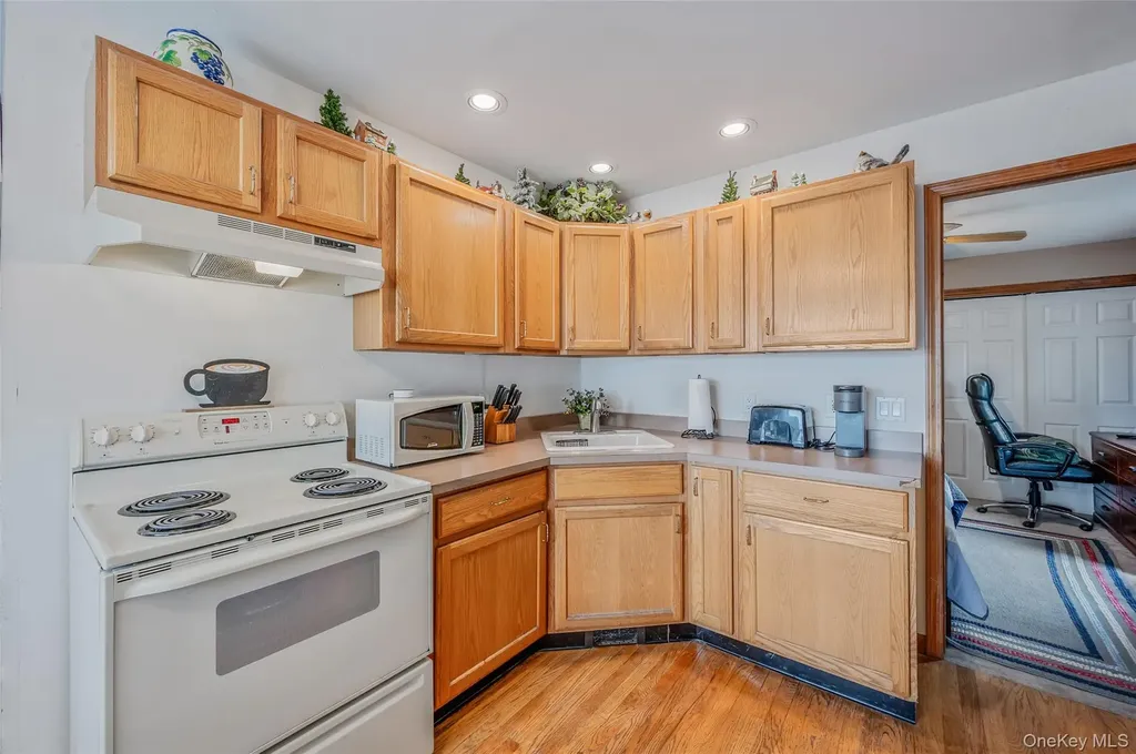 21 Audrey Avenue Plainview NY 11803