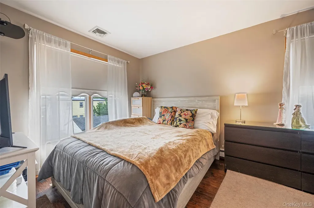 21 Audrey Avenue Plainview NY 11803