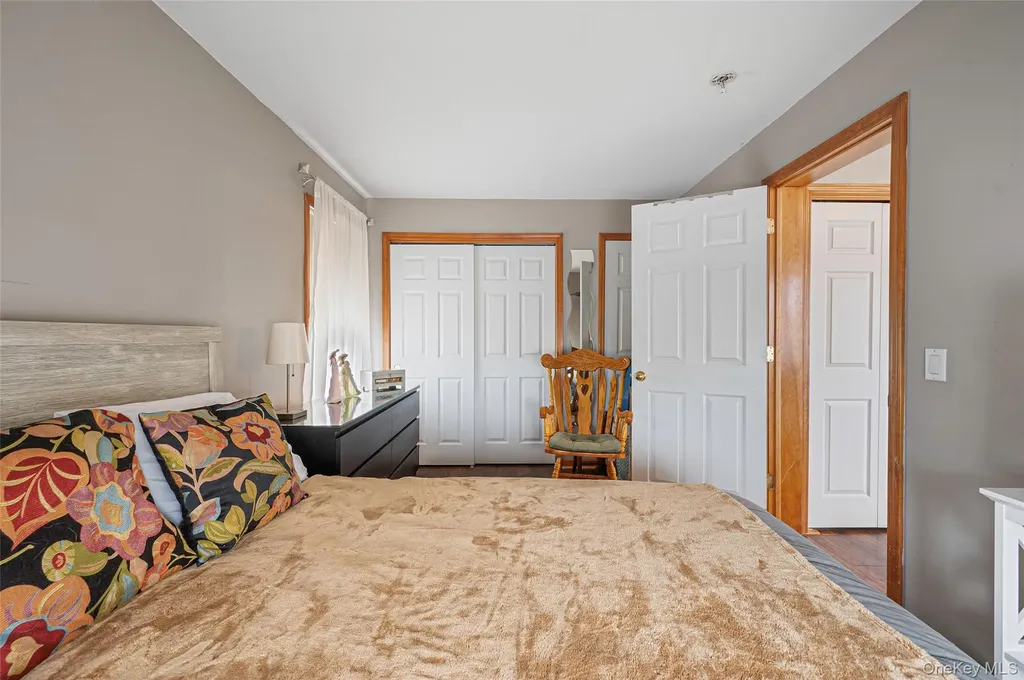 21 Audrey Avenue Plainview NY 11803
