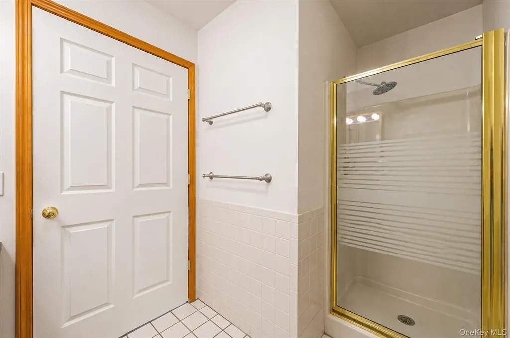 21 Audrey Avenue Plainview NY 11803