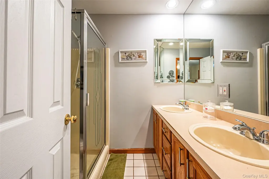 21 Audrey Avenue Plainview NY 11803