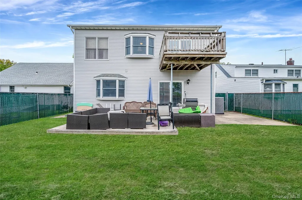 21 Audrey Avenue Plainview NY 11803