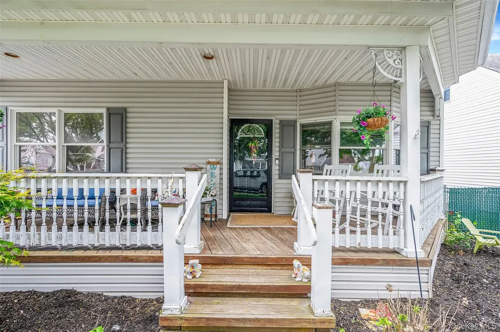 21 Audrey Avenue Plainview NY 11803