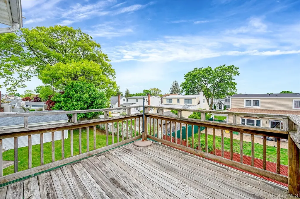 21 Audrey Avenue Plainview NY 11803
