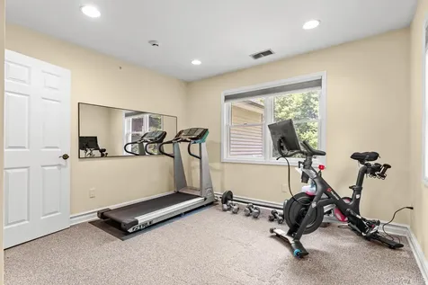 8 Drake Lane White Plains NY 10607