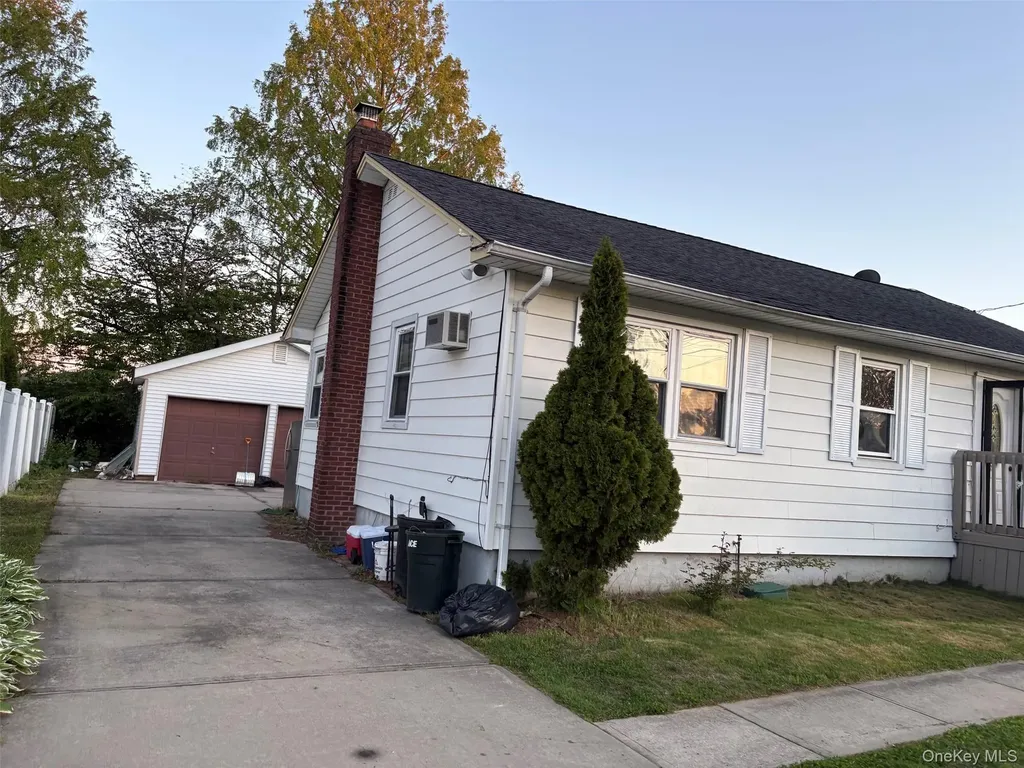 811 9th Street West Babylon NY 11704