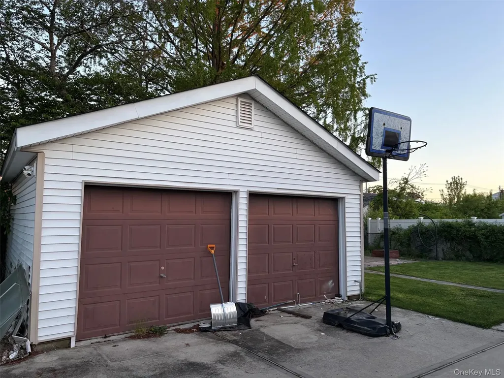 811 9th Street West Babylon NY 11704