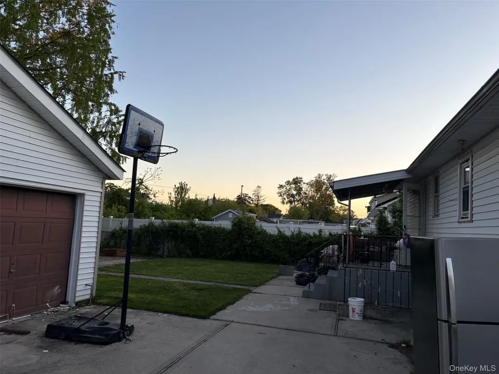 811 9th Street West Babylon NY 11704