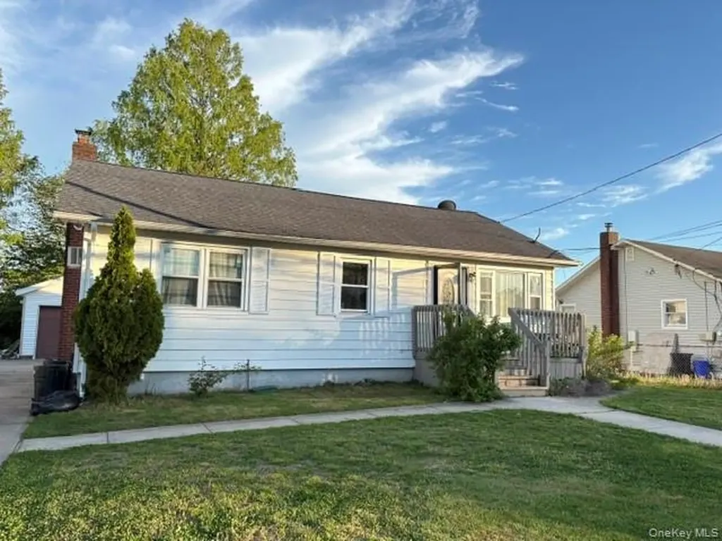 811 9th Street West Babylon NY 11704