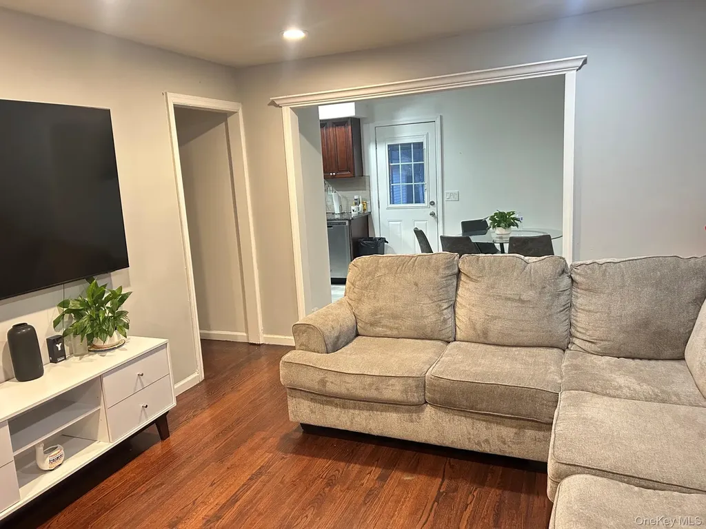 811 9th Street West Babylon NY 11704