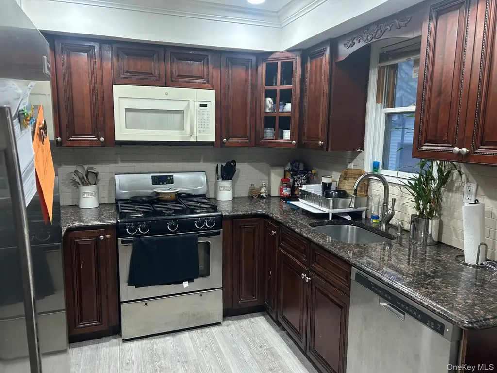 811 9th Street West Babylon NY 11704