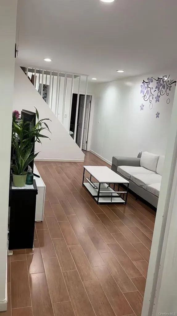 8548 Little Neck Parkway Floral Park NY 11001