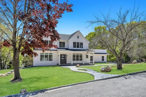 44 Elder Avenue Farmingville NY 11738