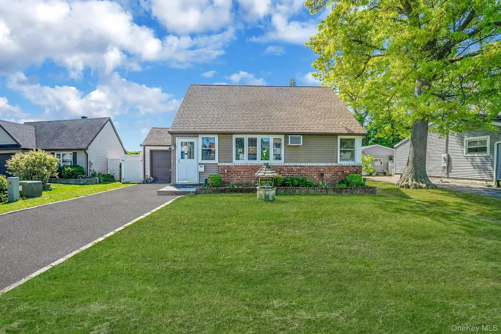 508 Davis Street North Babylon NY 11703