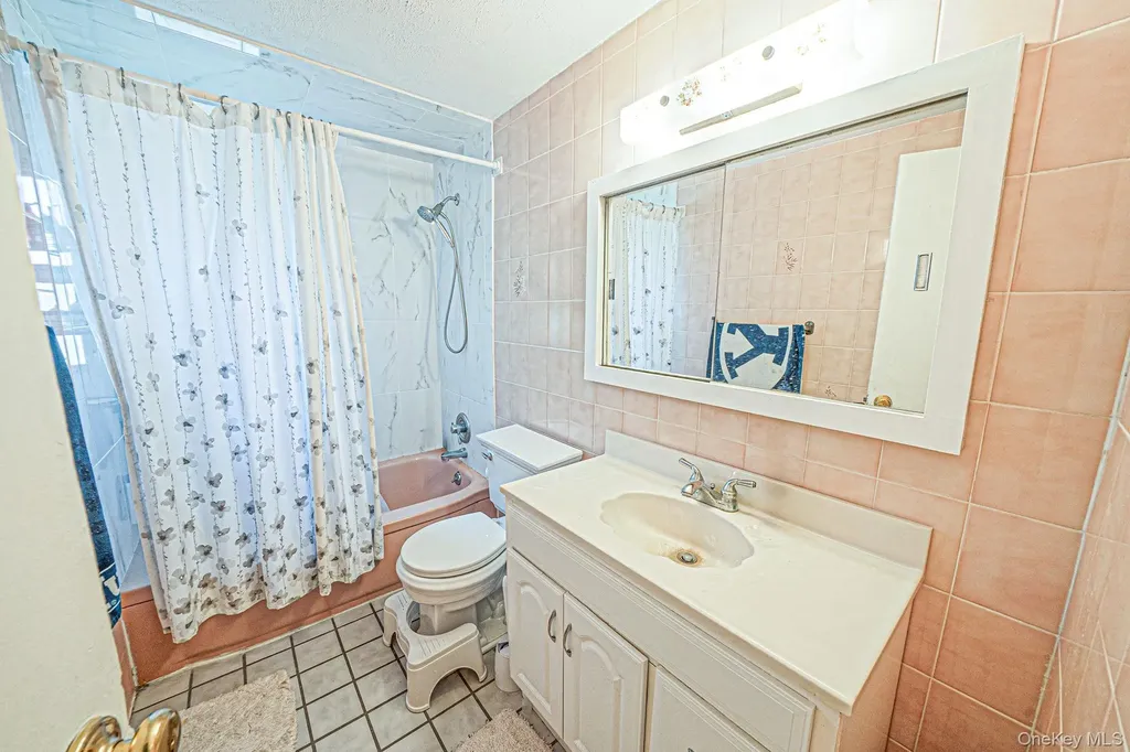 508 Davis Street North Babylon NY 11703