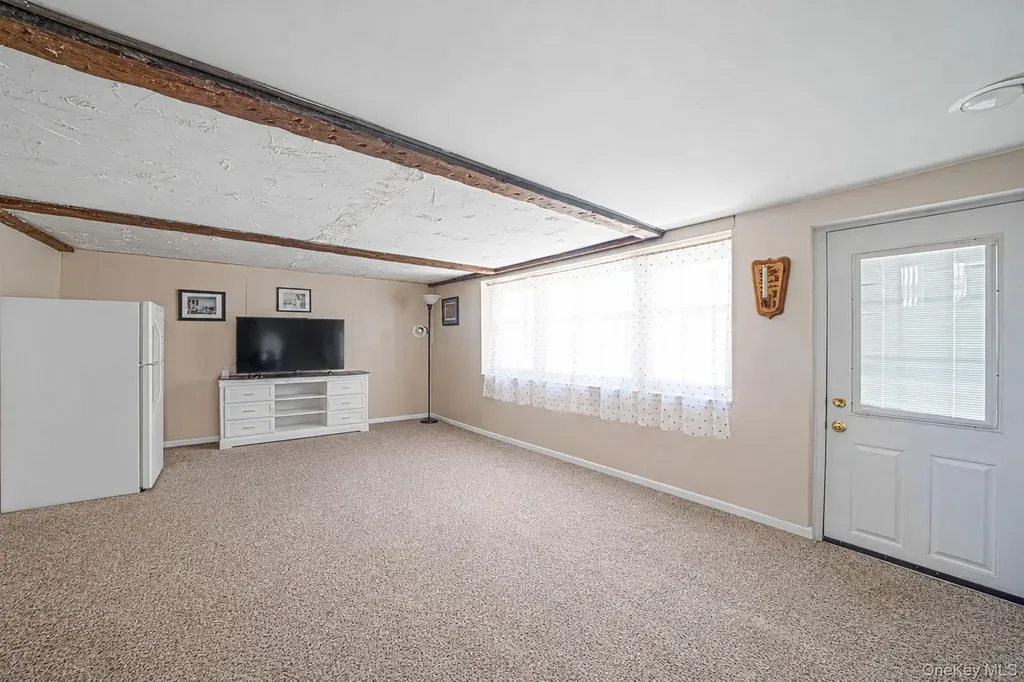 508 Davis Street North Babylon NY 11703