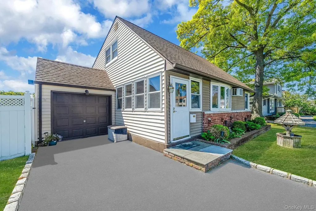 508 Davis Street North Babylon NY 11703