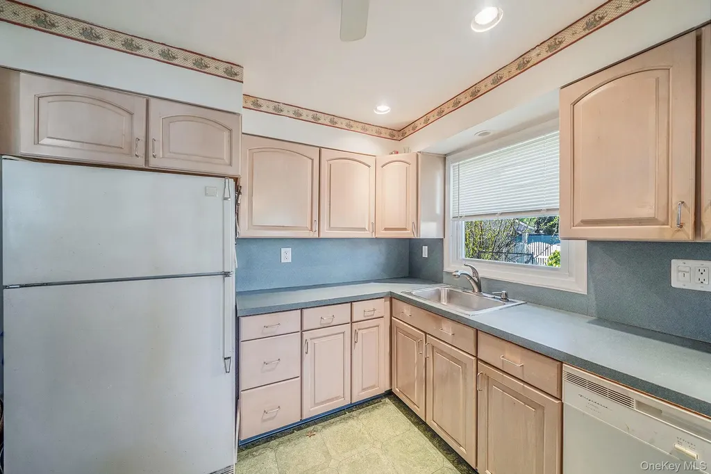508 Davis Street North Babylon NY 11703