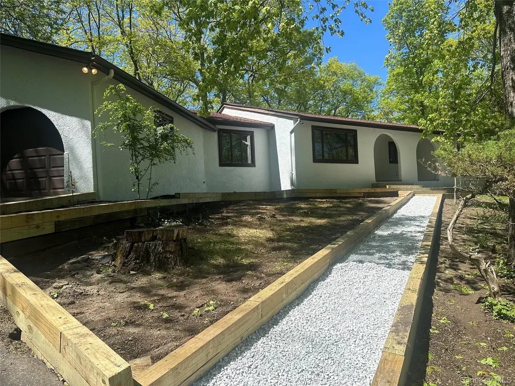 18 Hillside View Road Mahopac NY 10541