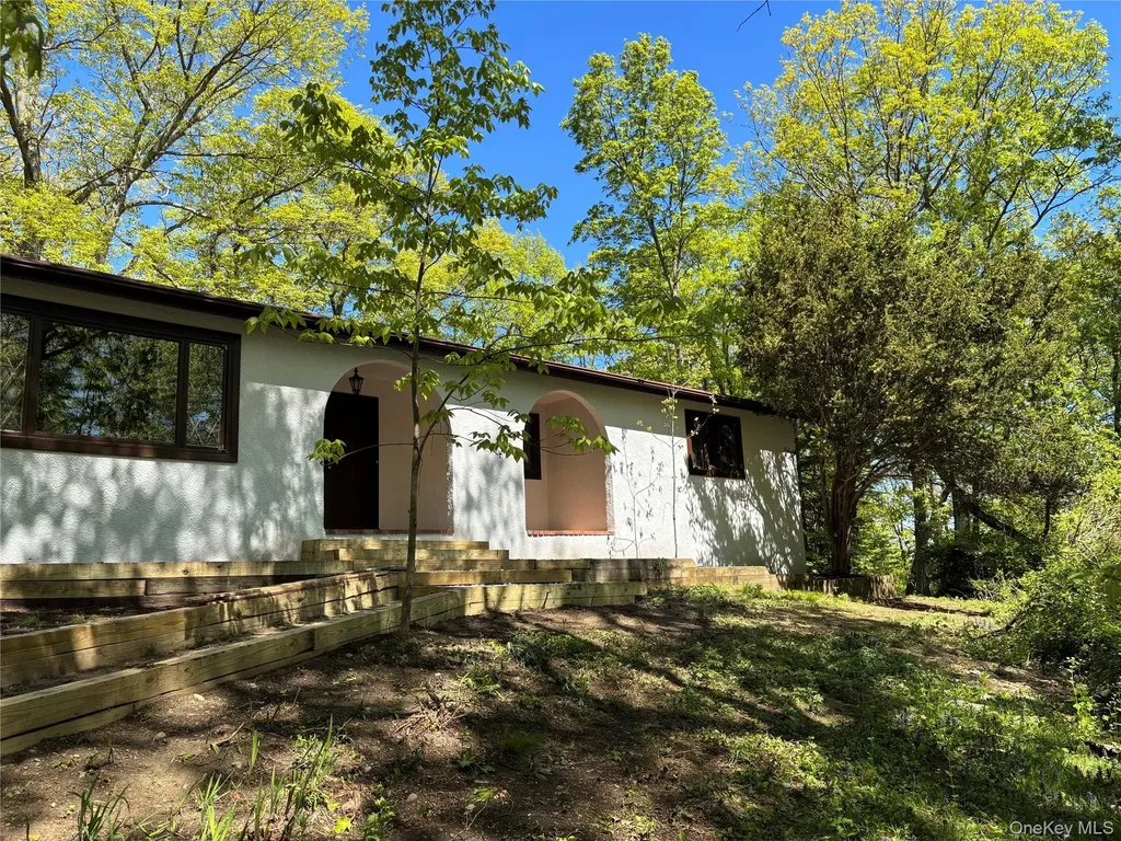 18 Hillside View Road Mahopac NY 10541