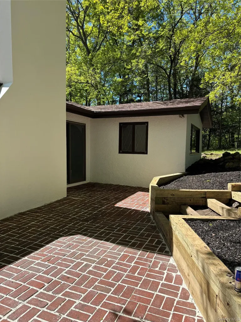 18 Hillside View Road Mahopac NY 10541