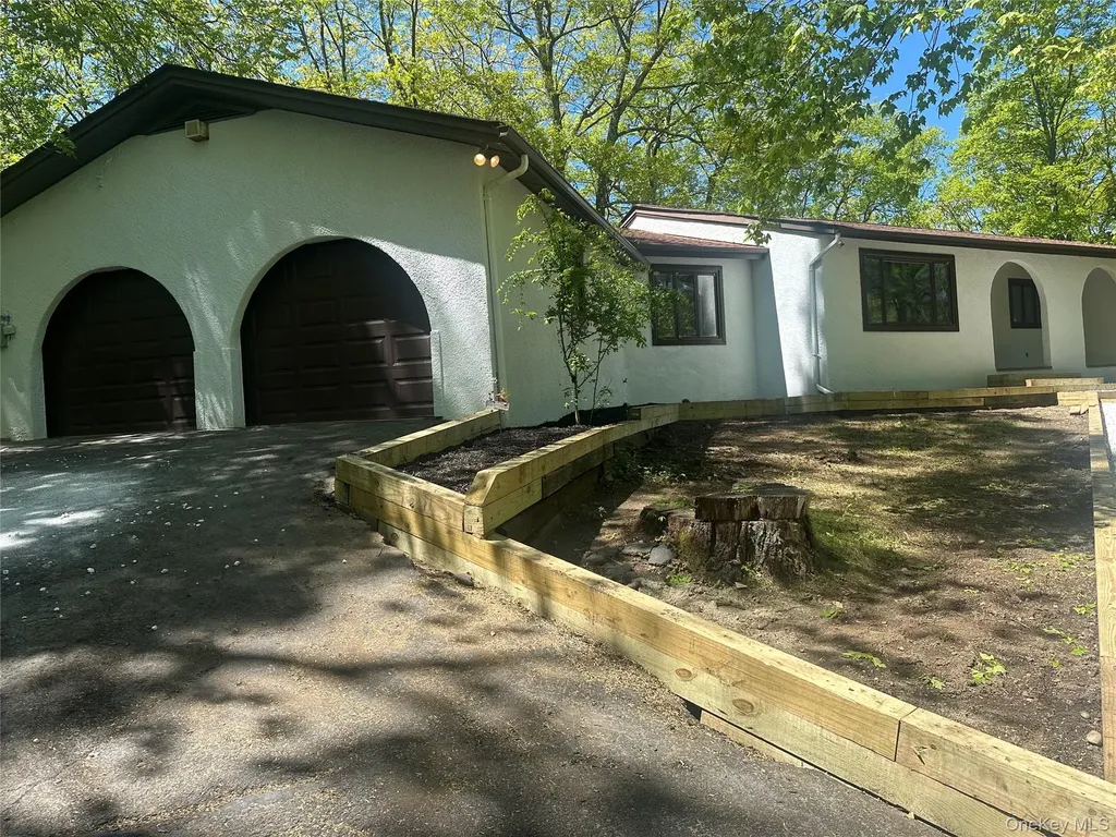 18 Hillside View Road Mahopac NY 10541