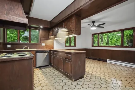 18 Hillside View Road Mahopac NY 10541