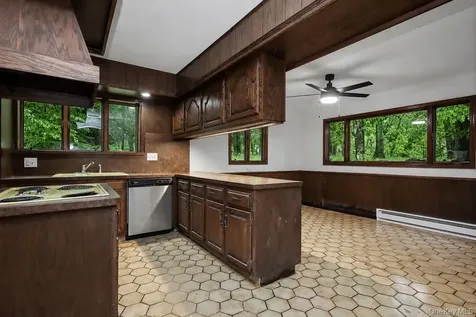18 Hillside View Road Mahopac NY 10541