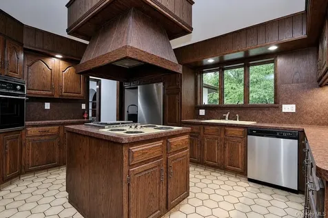 18 Hillside View Road Mahopac NY 10541