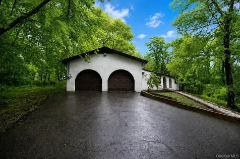18 Hillside View Road Mahopac NY 10541
