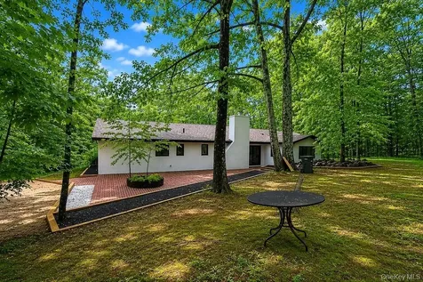 18 Hillside View Road Mahopac NY 10541