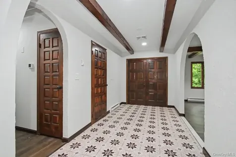 18 Hillside View Road Mahopac NY 10541