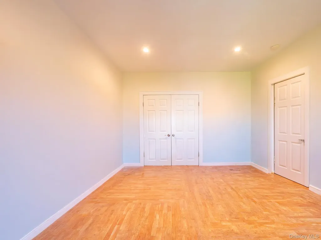 68-37 108th Forest Hills NY 11375