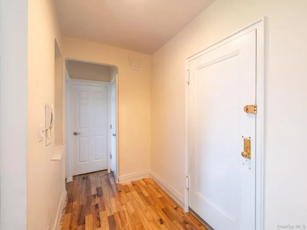 68-37 108th Forest Hills NY 11375