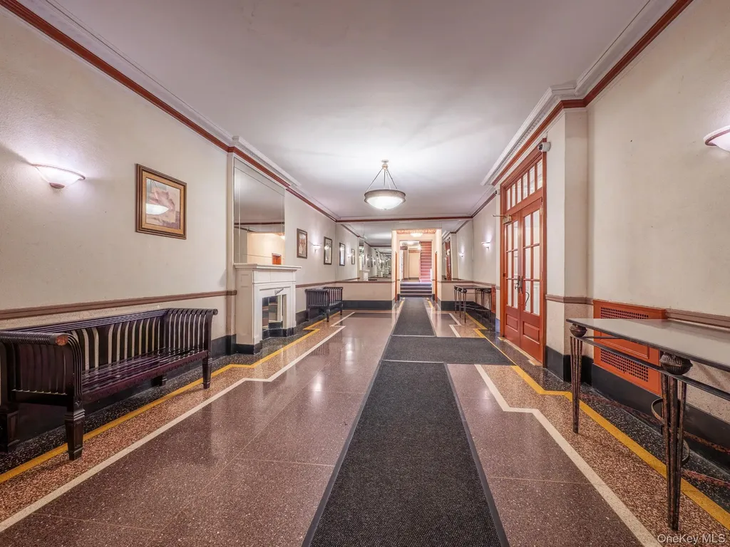 68-37 108th Forest Hills NY 11375