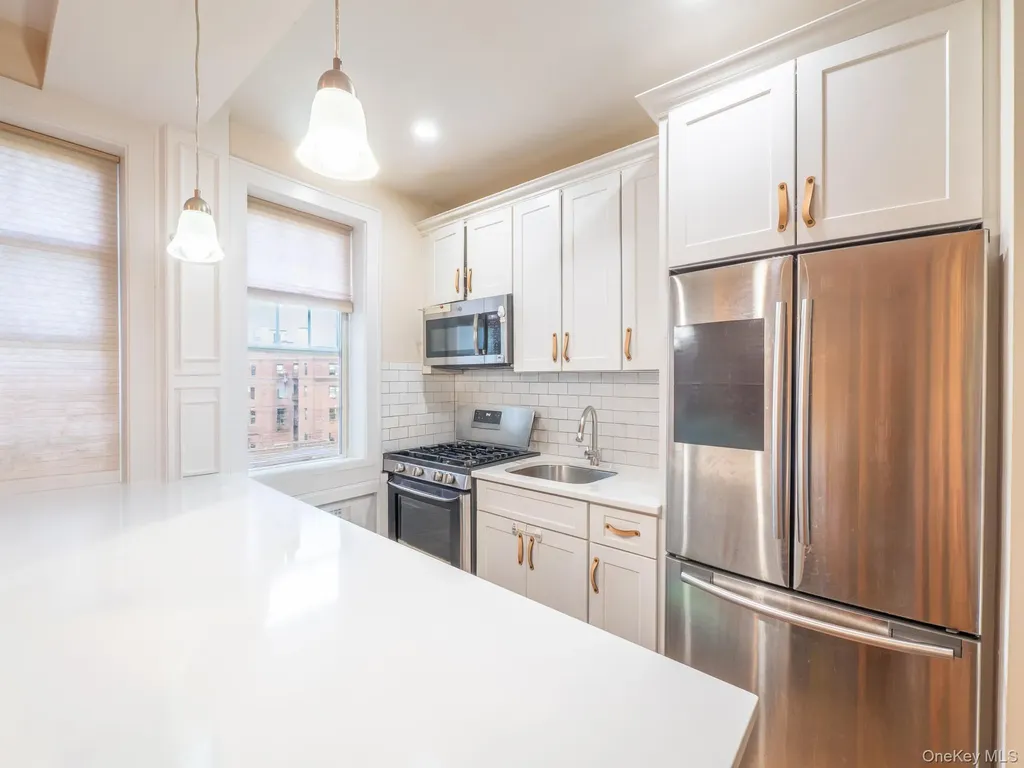 68-37 108th Forest Hills NY 11375