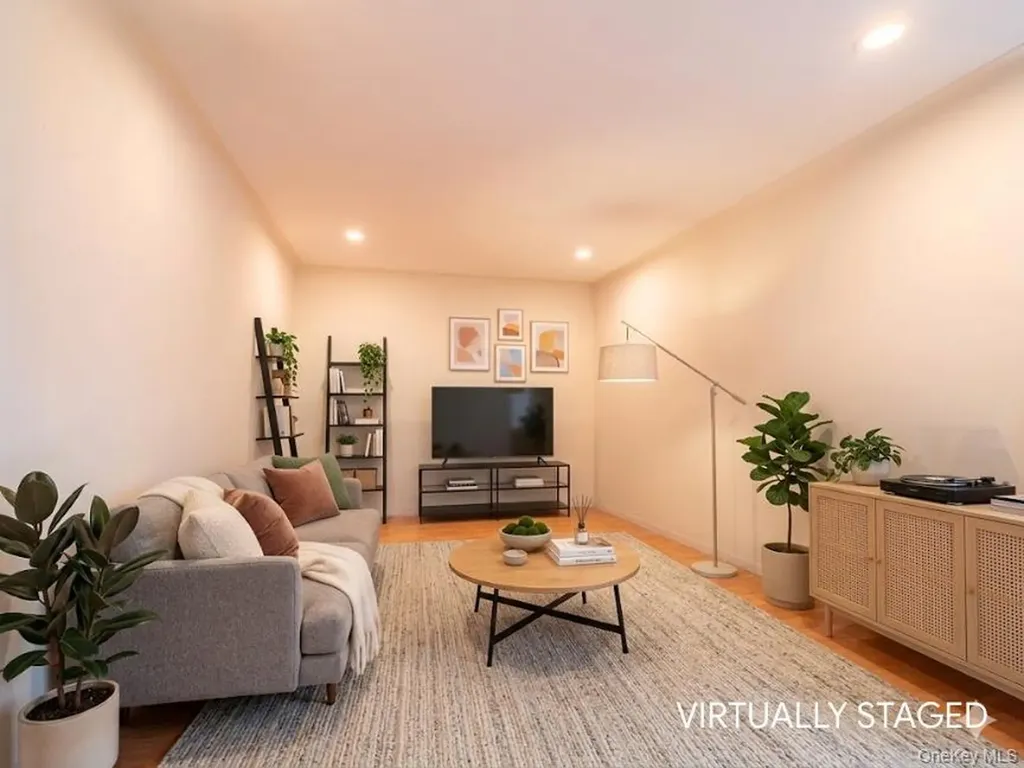 68-37 108th Forest Hills NY 11375