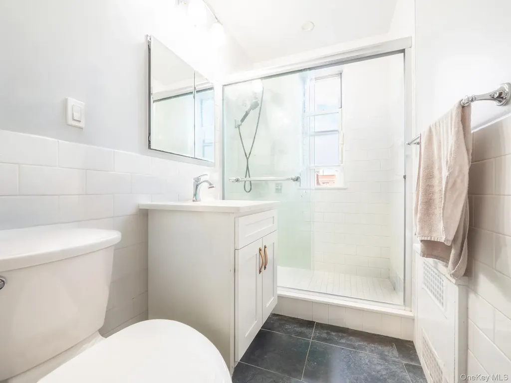 68-37 108th Forest Hills NY 11375