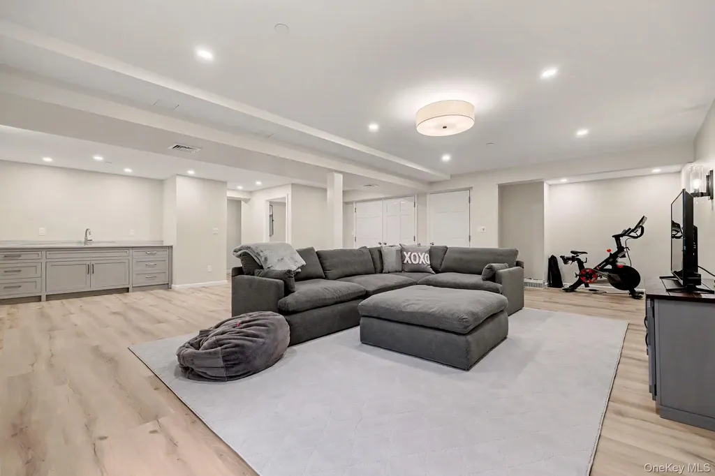 32 Valimar Boulevard White Plains NY 10603