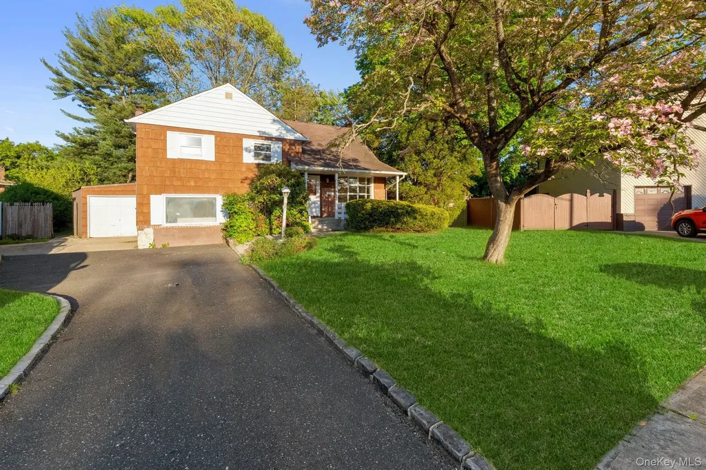 23 Library Lane Plainview NY 11803