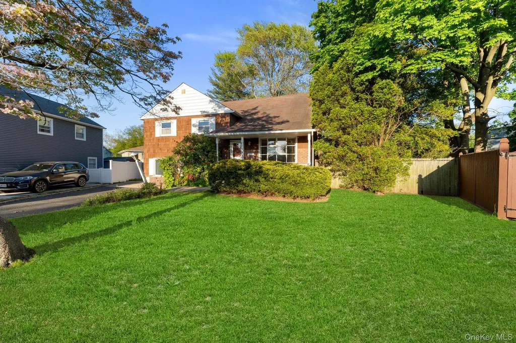 23 Library Lane Plainview NY 11803