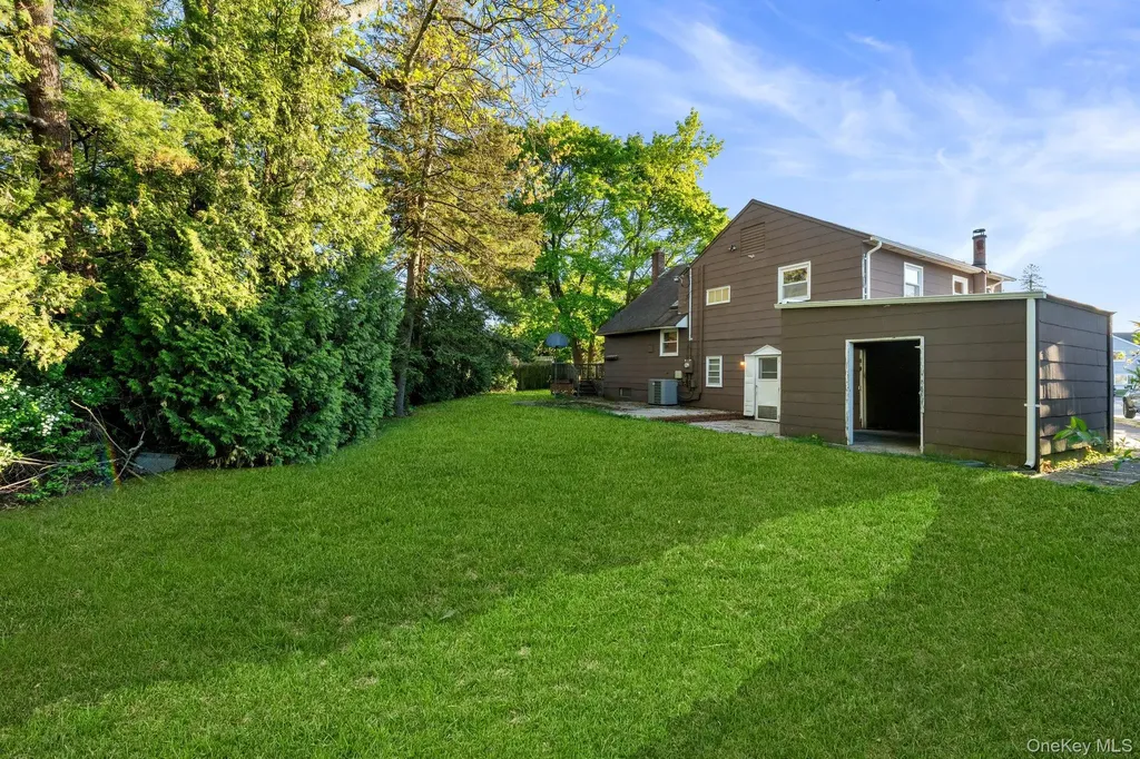 23 Library Lane Plainview NY 11803