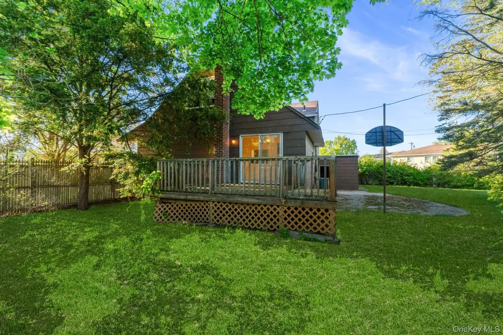 23 Library Lane Plainview NY 11803
