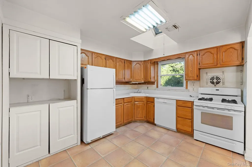 23 Library Lane Plainview NY 11803