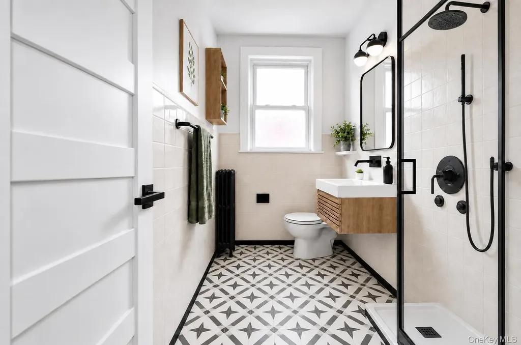 69-15 69th Place Glendale NY 11385