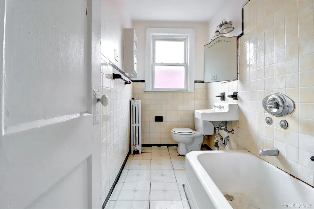 69-15 69th Place Glendale NY 11385