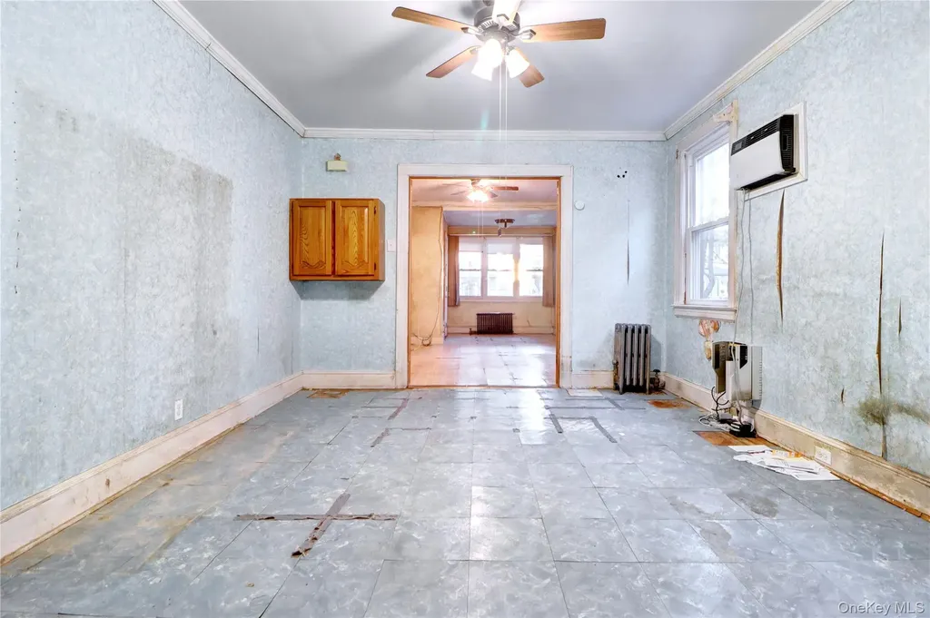 69-15 69th Place Glendale NY 11385